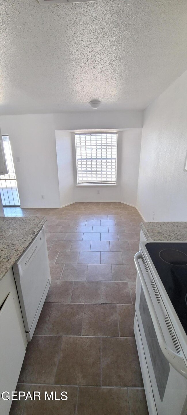 Foto del edificio - 8607 Mettler Dr