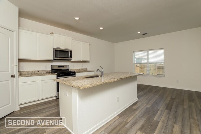 Foto del edificio - 2950 Forsyth Cyn