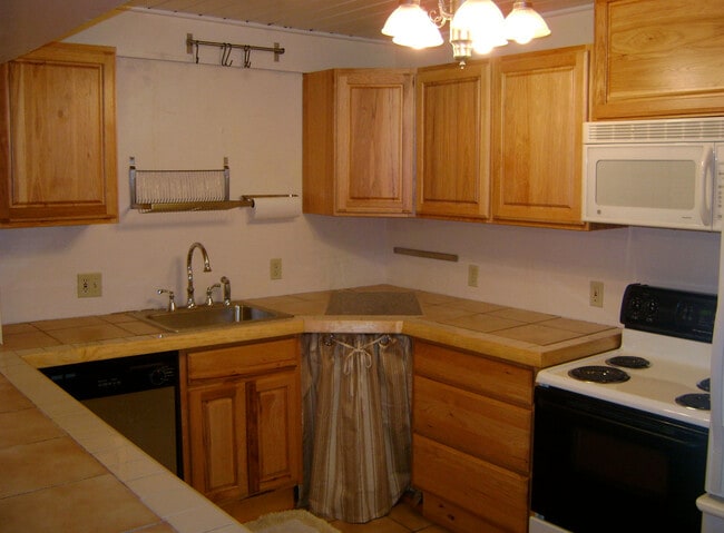 Building Photo - 416 E Magnolia Dr