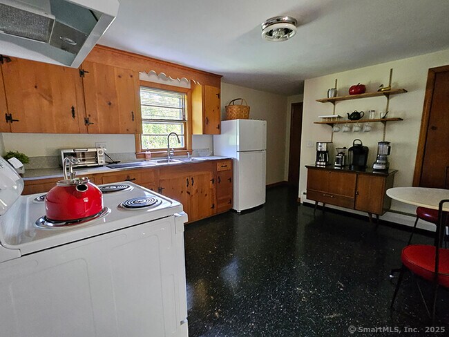 Building Photo - 839 Litchfield St