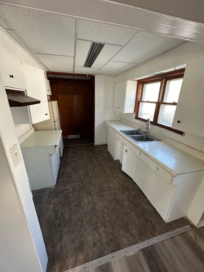 Building Photo - 2 Bedroom | 1 Bathroom Single-Family Home ...