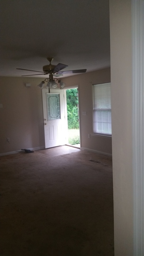 Building Photo - 4Bedrooms In Oak Park Subdivision In Quinc...