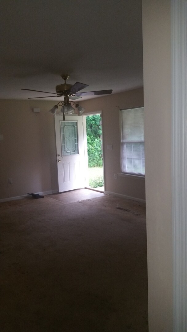 Foto del edificio - 4Bedrooms In Oak Park Subdivision In Quinc...