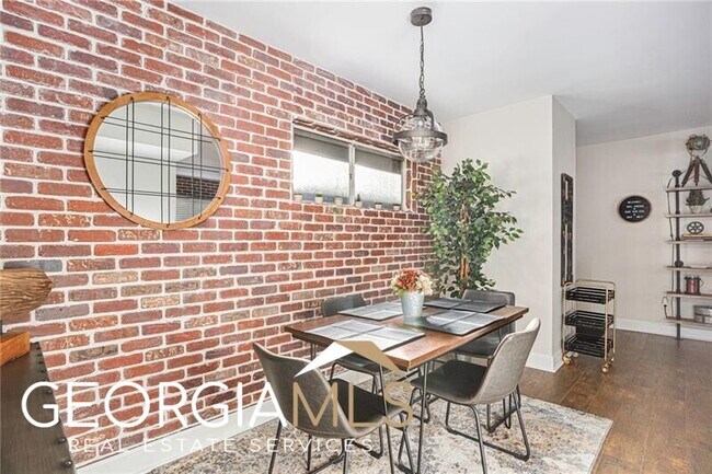 Building Photo - 91 Rumson Rd NE