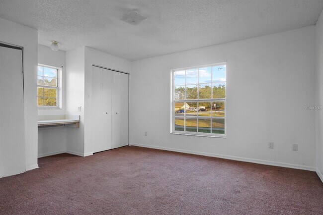 Building Photo - Spacious Rental Available Now, Silver Springs Shores!