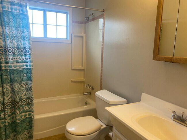 Foto del edificio - 2219 Thurm Ave