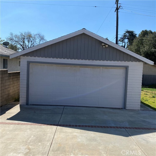 Building Photo - 313 W Granada Ct