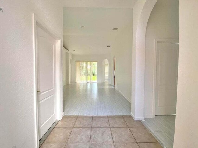 Building Photo - 6227 Arlington Way