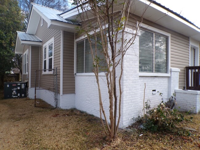 Building Photo - 720 41st Alley
