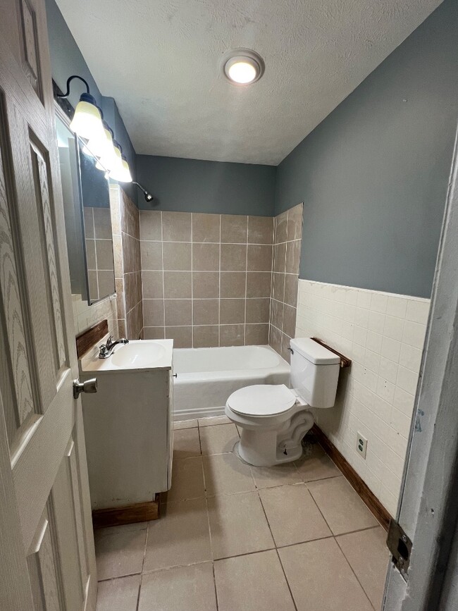 Building Photo - 525 Carey St