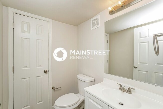 Building Photo - 3 Bedroom Pet-Friendly Home in Louisville, KY with Main Street Renewal