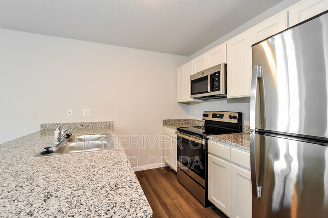 Building Photo - 107 Persimmon Dr