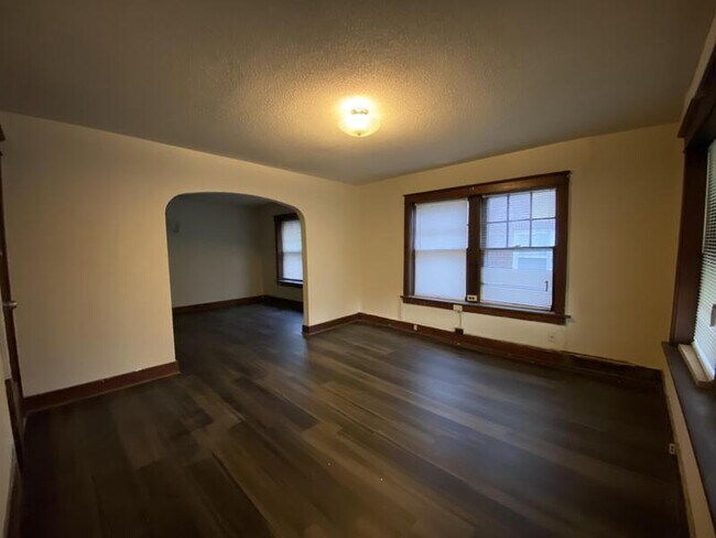 Building Photo - 513 Prospect Ave