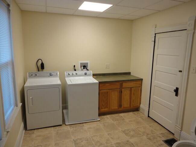 baño/lavandería - 359 Kingwood St