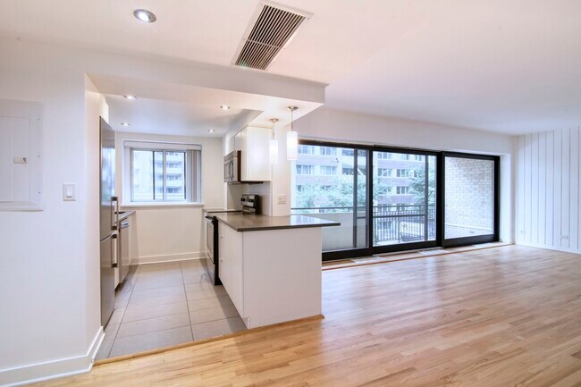 Building Photo - 3435 Rue Drummond