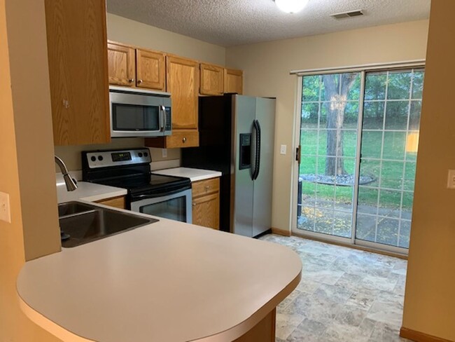 Building Photo - Great location *3Bed*2Bath Townhome in Eag...