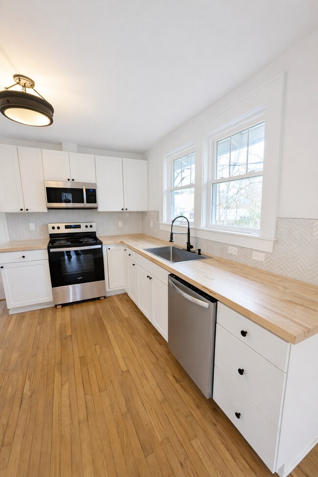 Foto del edificio - Charming Asheville Cottage!