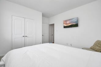 Building Photo - 5625 Dolores St