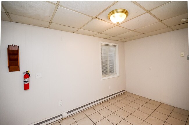 Building Photo - Clean 2BR Apartment (ZRG)