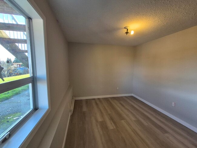 Building Photo - 6181 Palahi Rd