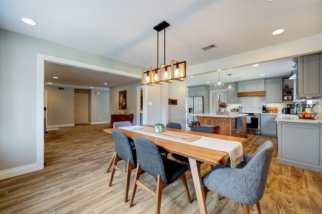 Building Photo - 1802 Cedar Creek Ct