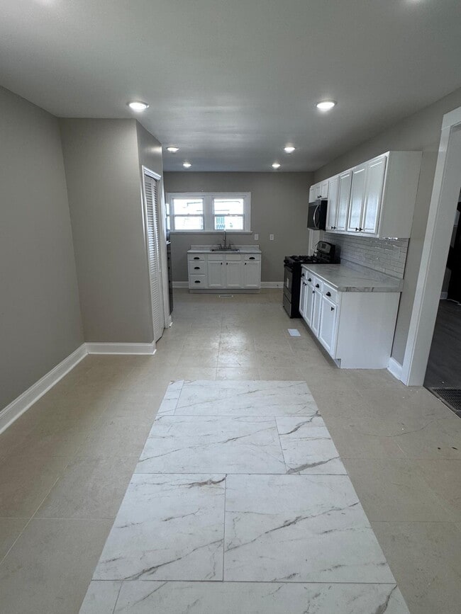 Foto del edificio - 445 W 25th St