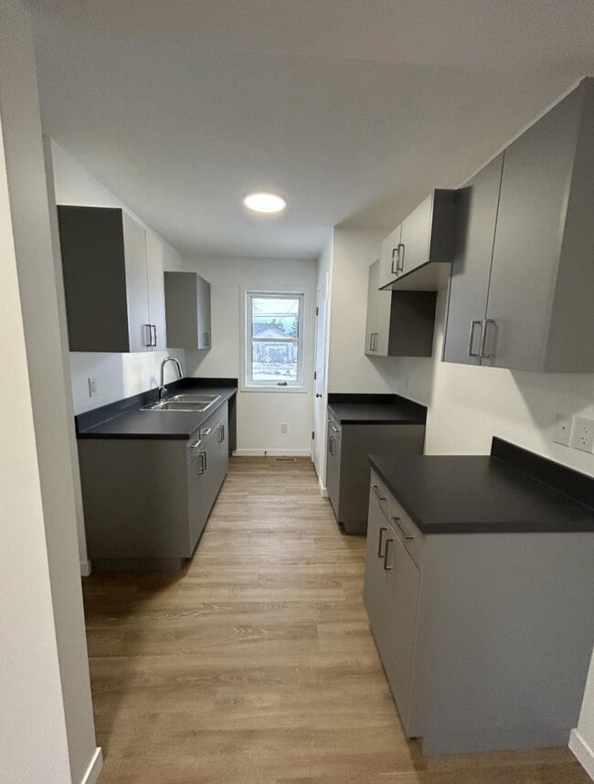 Building Photo - 2 bedroom in Regina SK S4T 3B3