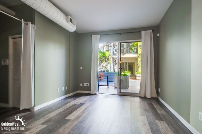 Building Photo - Updated 1Bdm 1Ba Condo with Modern Ameniti...