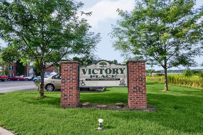 Building Photo - 3 br, 1.5 bath Senior Housing - Victory Pl...