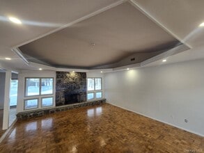 Building Photo - 10 Chestnut Dr