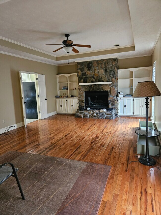 Building Photo - 44 Cone Ln