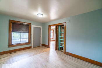 Building Photo - 4 bedroom 1 bath - available for June 1st ...