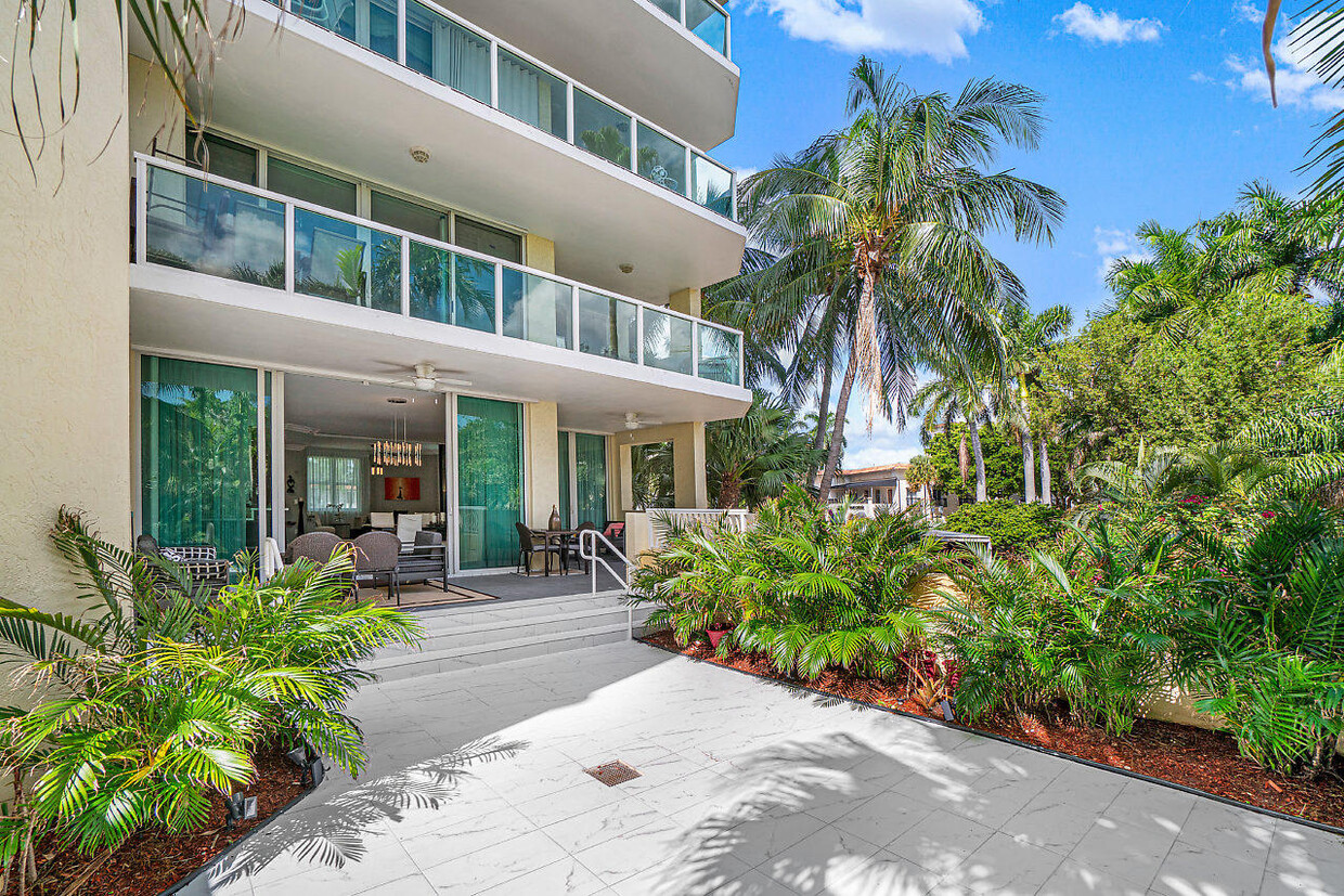 Primary Photo - 500 SE Mizner Blvd