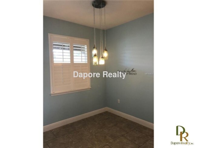 Foto del edificio - Beautiful 4 bedroom 2 bath 3 car garage home!