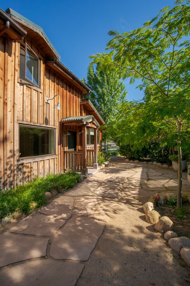 Building Photo - 2615 Krill Rd