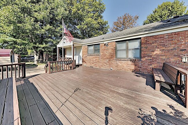 Building Photo - 2709 Emery Dr