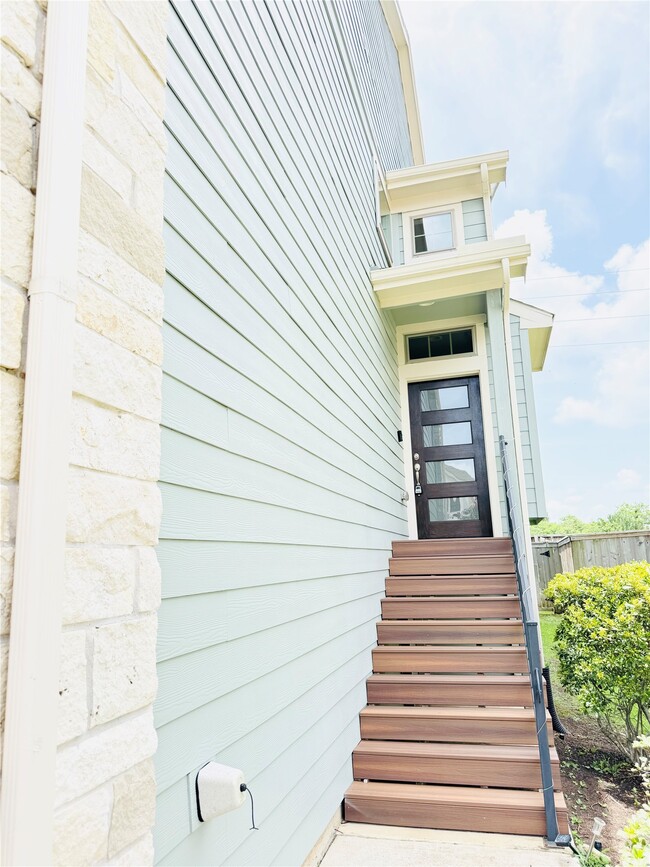 Building Photo - 2555 Terrace Point Dr
