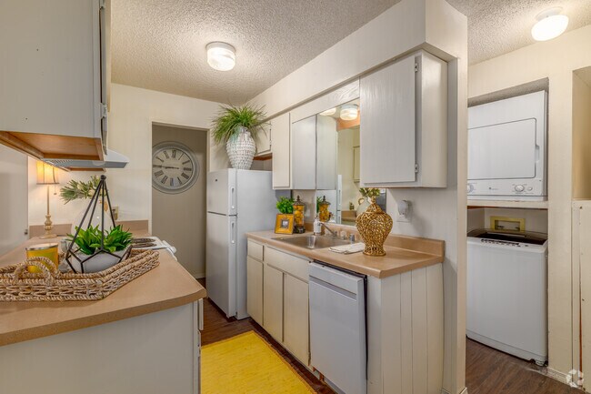 2 habitaciones, 1 baño - 700 pies cuadrados - Cocina - Salem Park