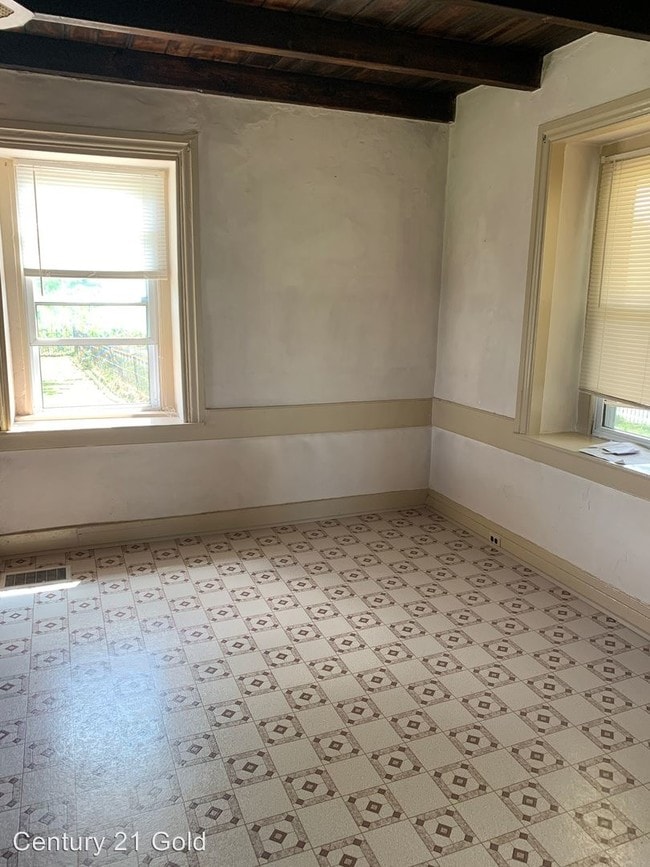 Building Photo - 3 br, 1 bath House - 571 Huff Church Rd
