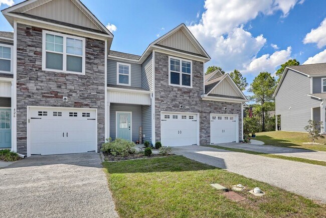 Foto del edificio - 424 Guppy Lp Rd