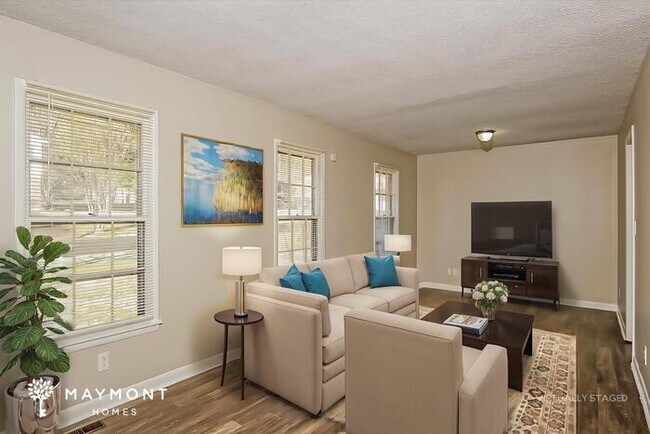 Building Photo - 706 Versailles Dr SE