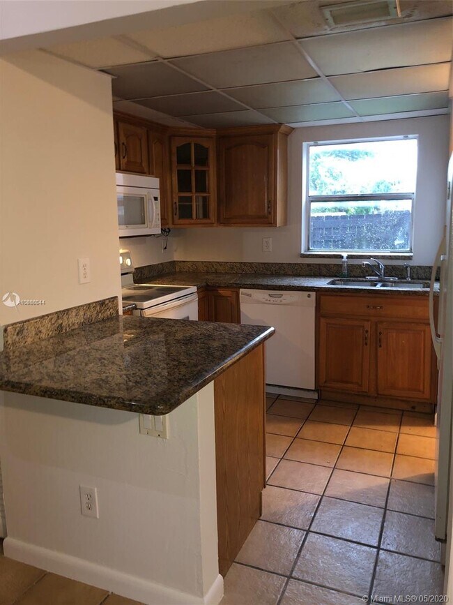 Building Photo - 10973 SW 70th Terrace