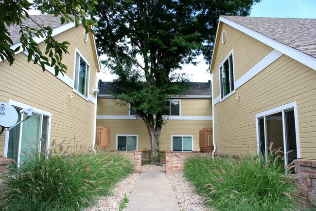 Building Photo - 1020 Rolland Moore Dr