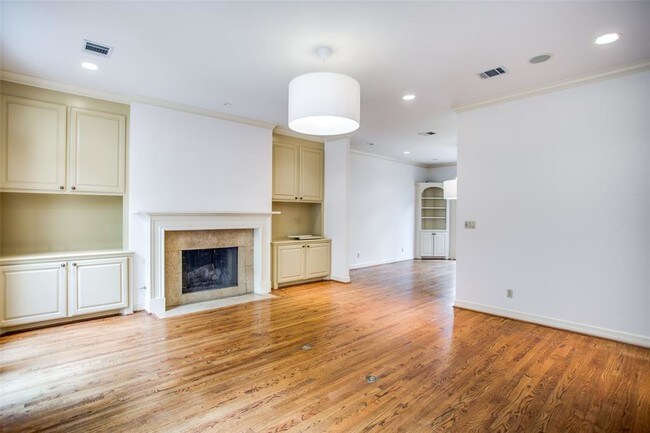 Building Photo - 117 Asbury St