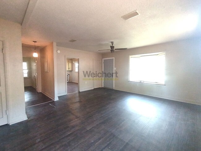 Building Photo - Cozy 2Bed/2Bath House