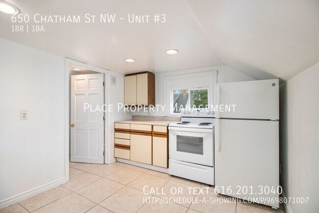 Building Photo - 650 Chatham - Upper 1 Bedroom