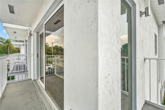 Foto del edificio - 6323 NW 1st Pl