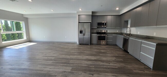 Foto del edificio - 7040 Woodman Ave