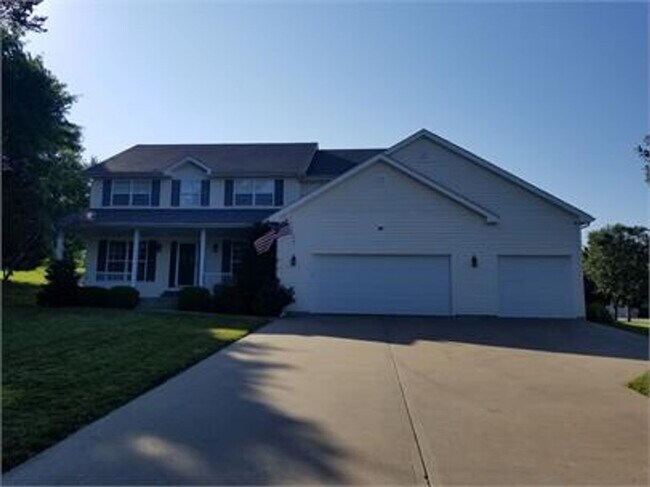 Building Photo - Large 4 bedroom home for rent