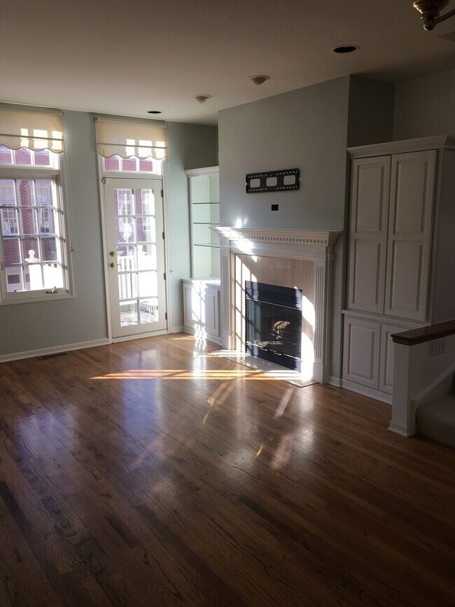 Building Photo - 1410 W Wrightwood Ave